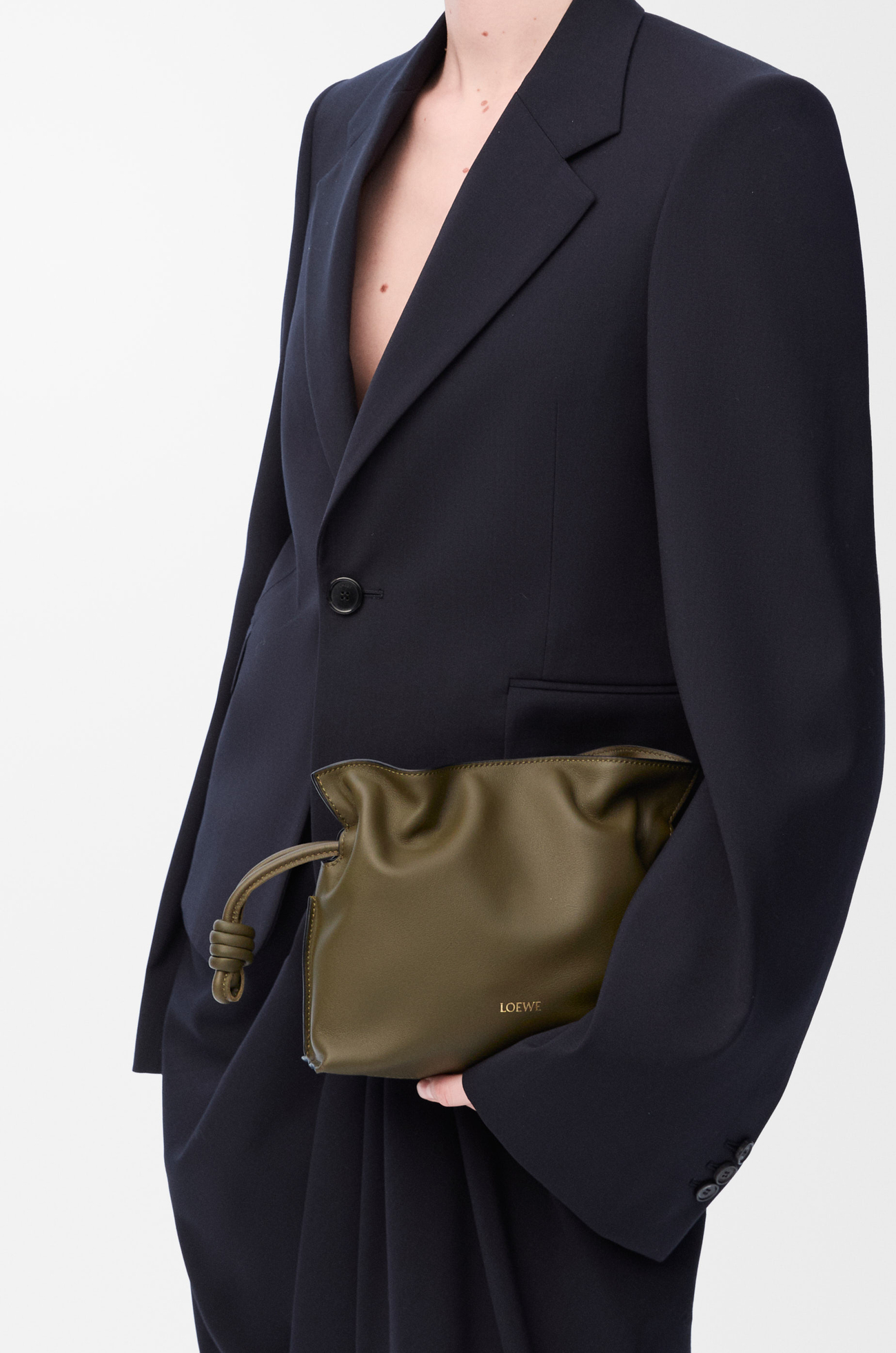 LOEWE Bolso Flamenco Clutch mini en piel napa de ternera Verde Caqui Oscuro plp_rd