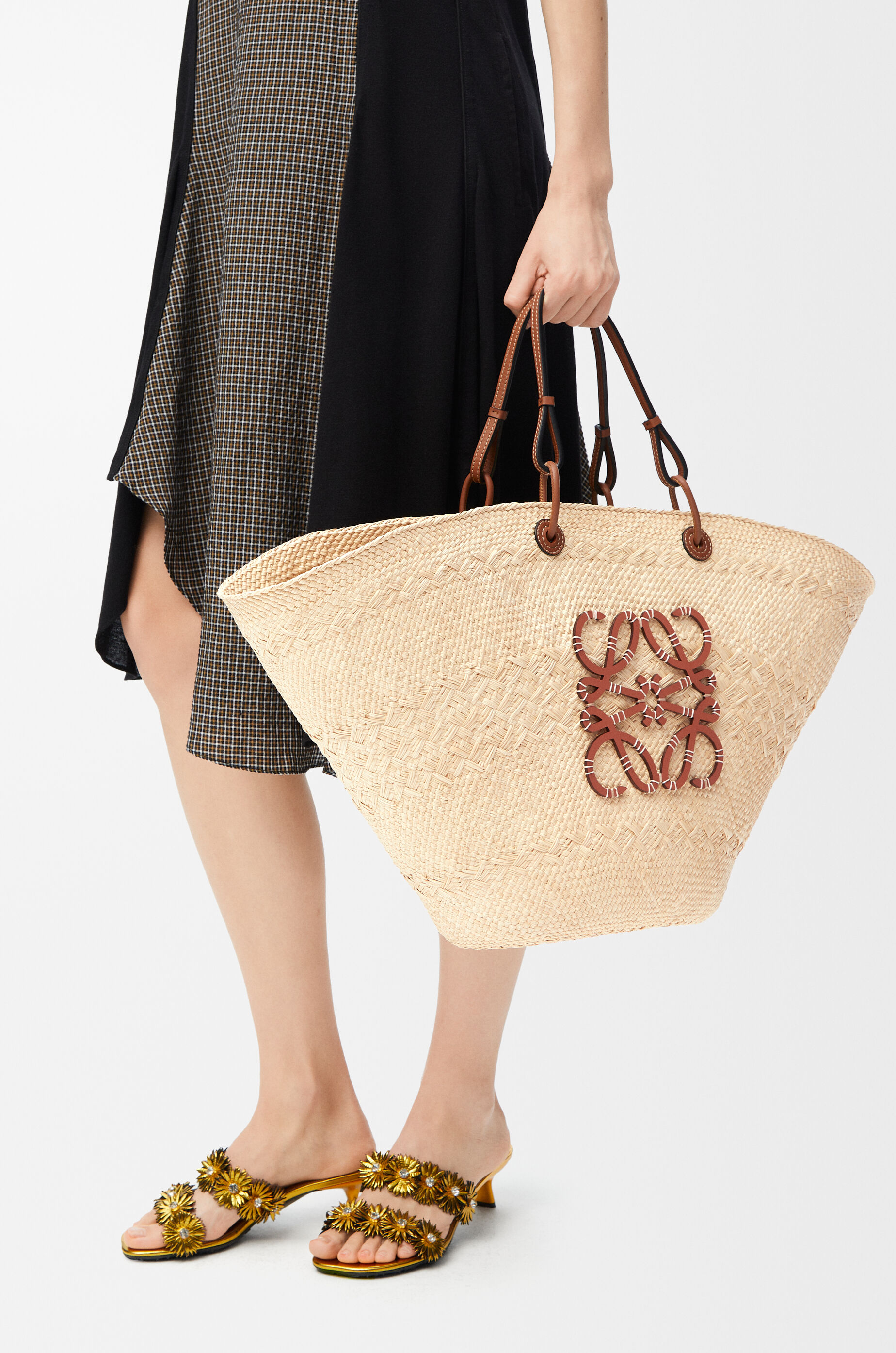 アマソナ23 クロップド バッグ(ナパカーフ) ベージュ - LOEWE アマソナ23 クロップド バッグ(ナパカーフ) ベージュ - LOEWE