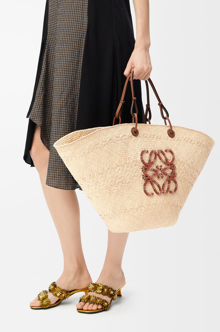 LOEWE Bolso capazo Anagram grande en palma de iraca y piel de ternera Natural/Bronceado
