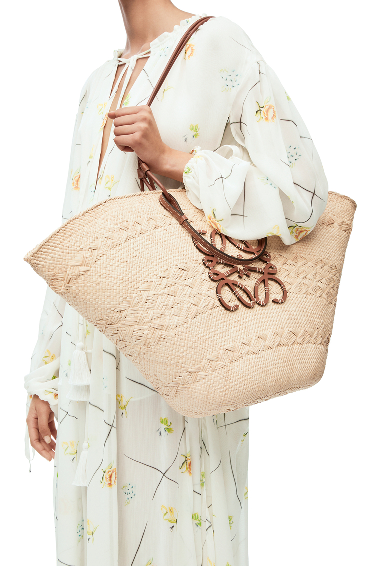 LOEWE Large Anagram Basket bag in iraca palm and calfskin Natural/Tan