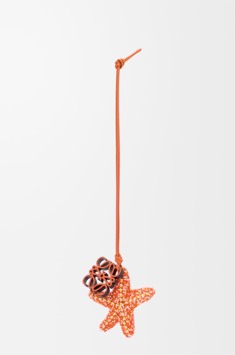 LOEWE Charm Star Anagram en piel de ternera con cuentas Naranja