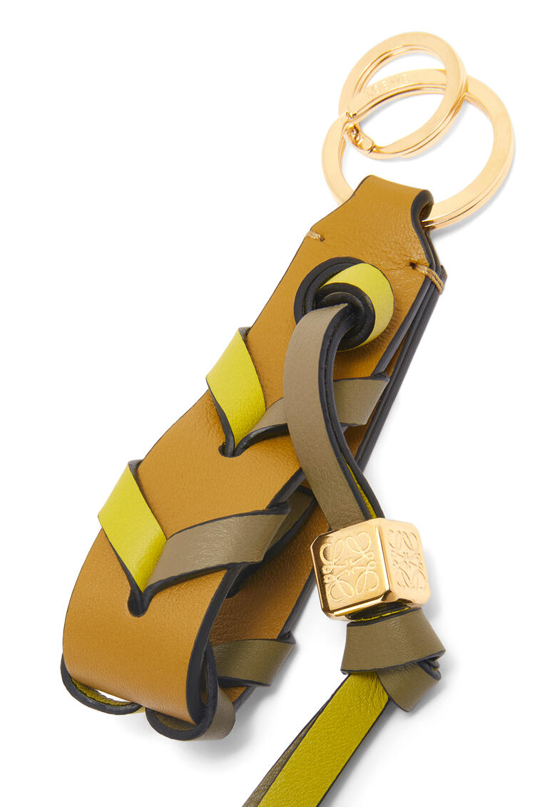 LOEWE Braided strap keyring in calfskin and brass Ochre/Laurel Green pdp_rd