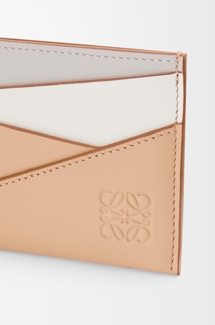 LOEWE Tarjetero Puzzle en piel de ternera Gris Claro/Beige Sedoso