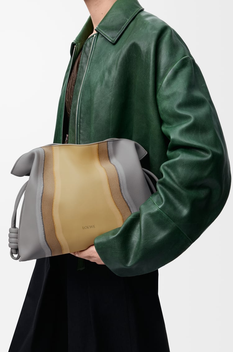 LOEWE フラメンコクラッチ（ナパカーフ） スパークリンググレー/バター