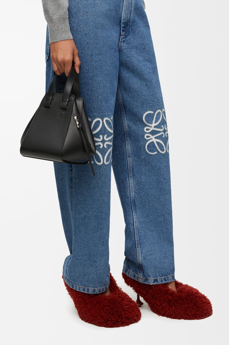LOEWE Bolso Hammock Compact en piel de ternera Negro