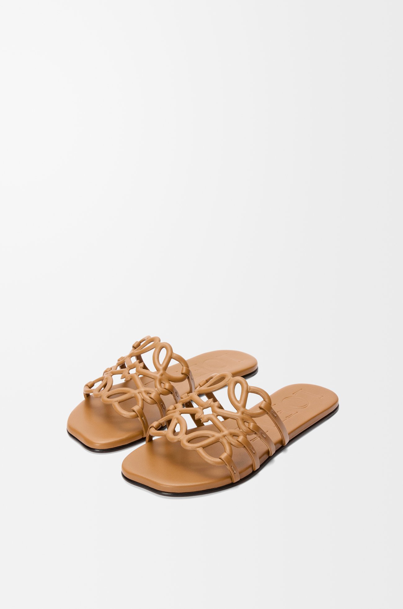 LOEWE Petal Anagram slide in soft calfskin Camel