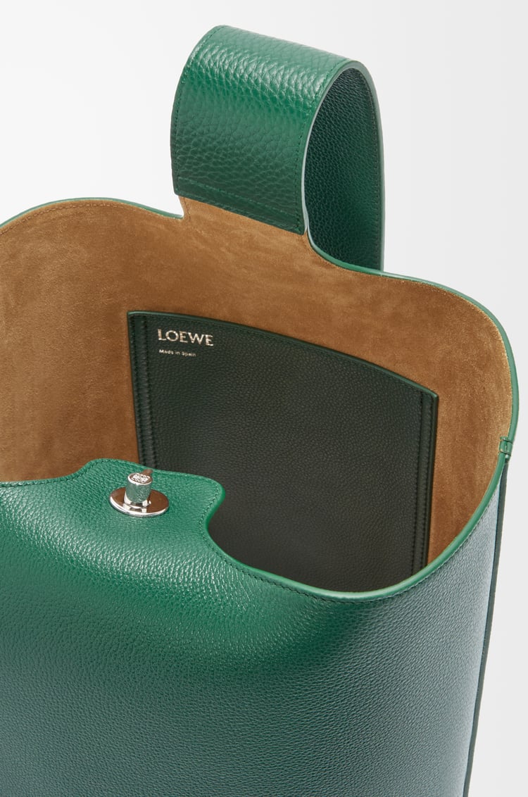 LOEWE Large Pebble bucket in supple grained calfskin Evergreen
