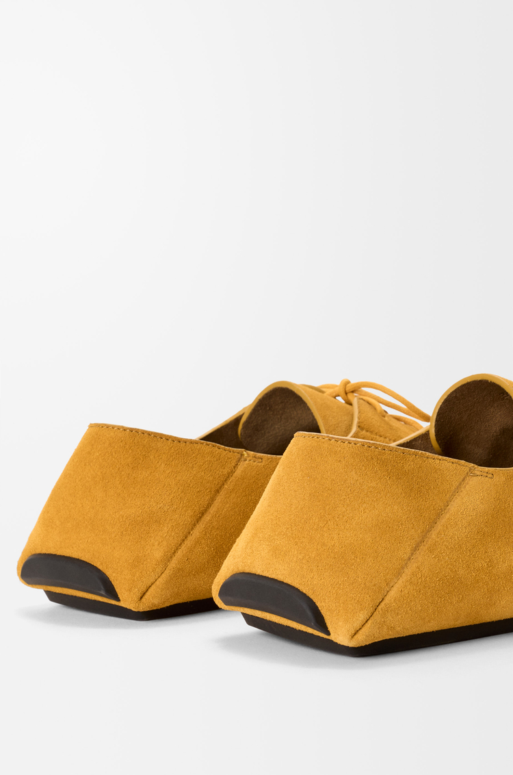LOEWE Rambla Bootsschuhe aus Kalbswildleder Ocker