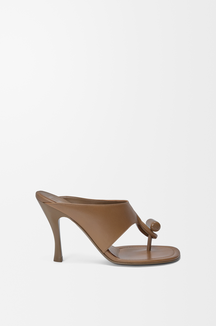 LOEWE Toggle sandal in shiny smooth calfskin Oak