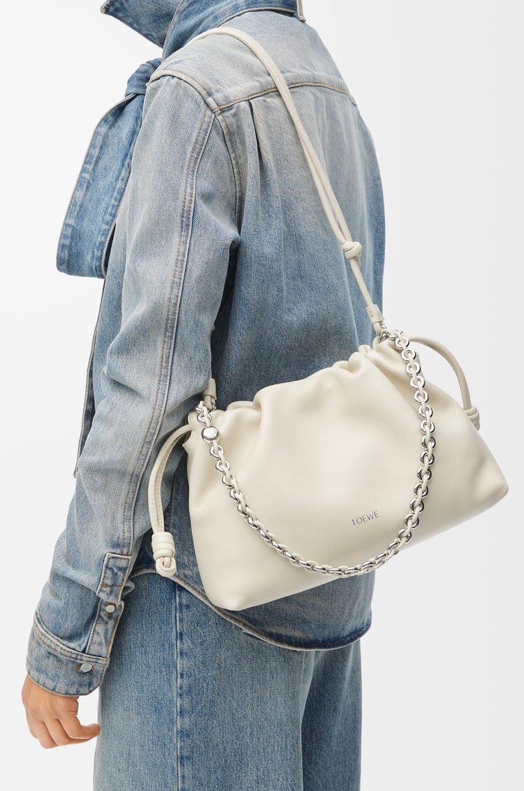 LOEWE Bolso Flamenco Purse mediano en piel napa de cordero Sal Marina