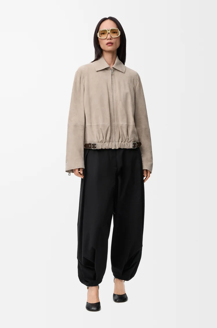 LOEWE Veste ceinturée en chèvre velours Beige Foncé