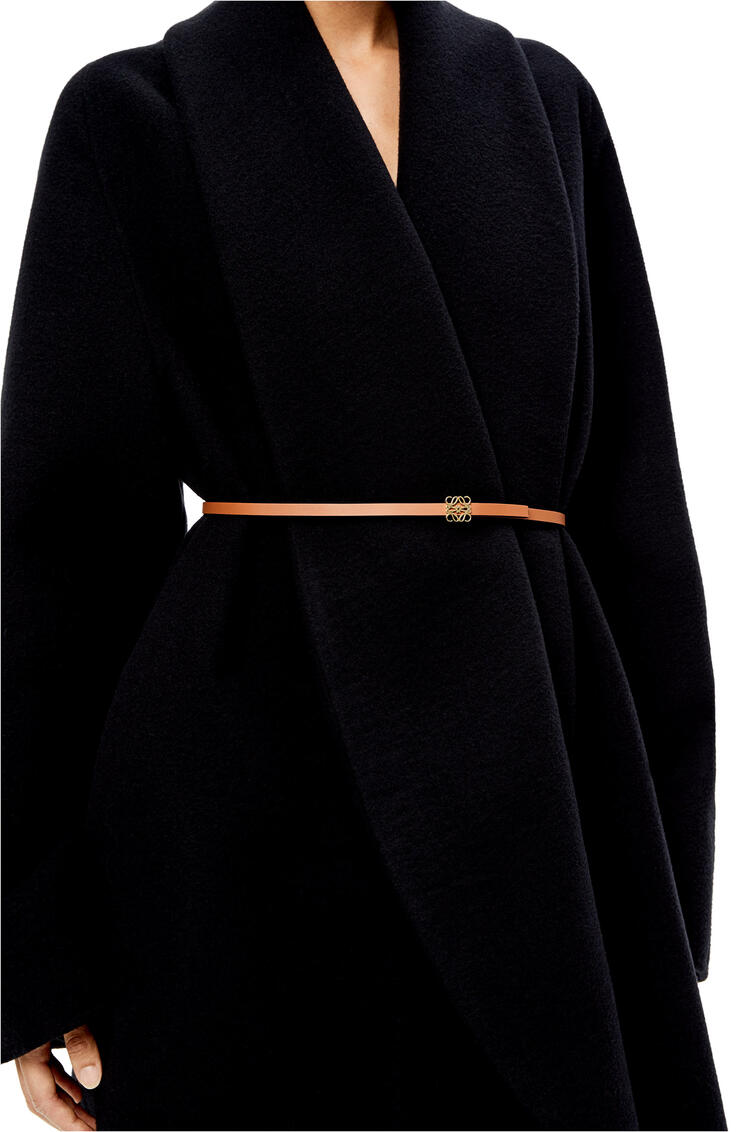 LOEWE Cinturón en piel de ternera lisa con anagrama Bronceado/Negro/Oro pdp_rd