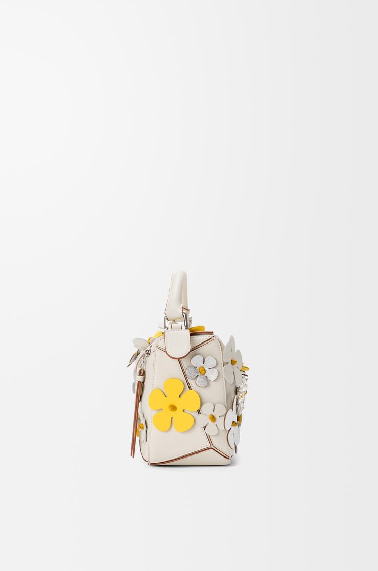 LOEWE 小号经典牛皮革 Puzzle 手袋 柔白色