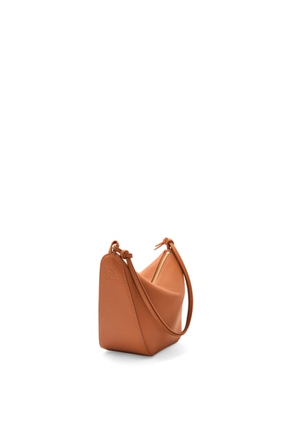 LOEWE Mini Hammock Hobo bag in classic calfskin 棕褐色 plp_rd