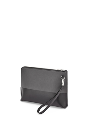 LOEWE Signature L Zip Pouch in calfskin Anthracite/Black plp_rd