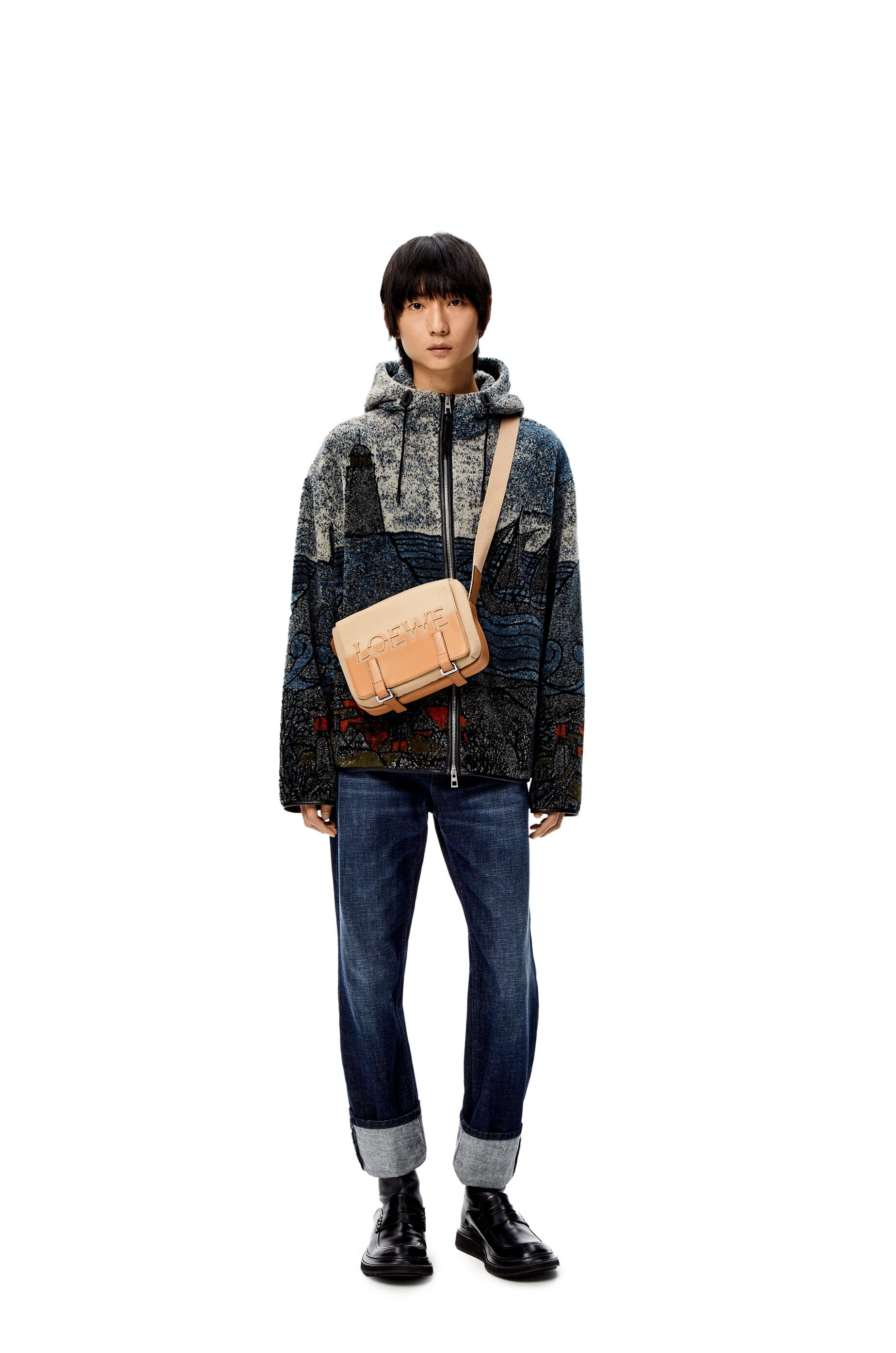 LOEWEロエベ ミリタリーメッセンジャーバック