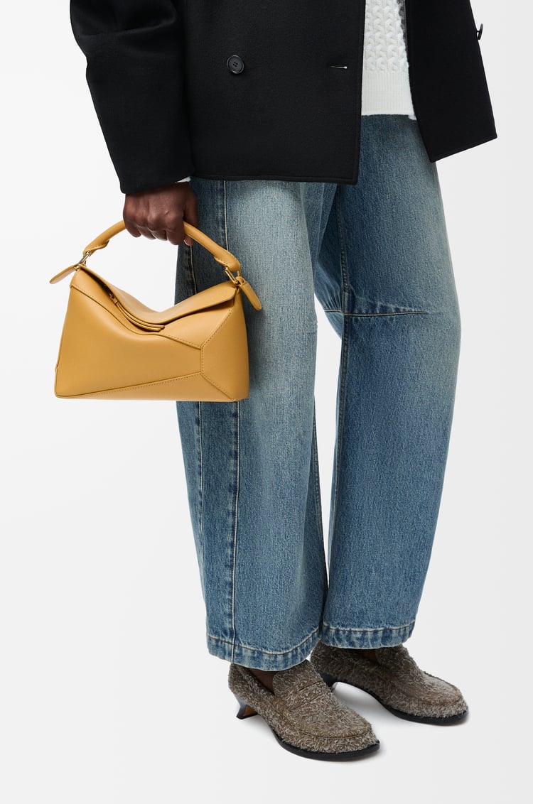 LOEWE 經典小牛皮小型 Puzzle Edge 包款 撒哈拉色