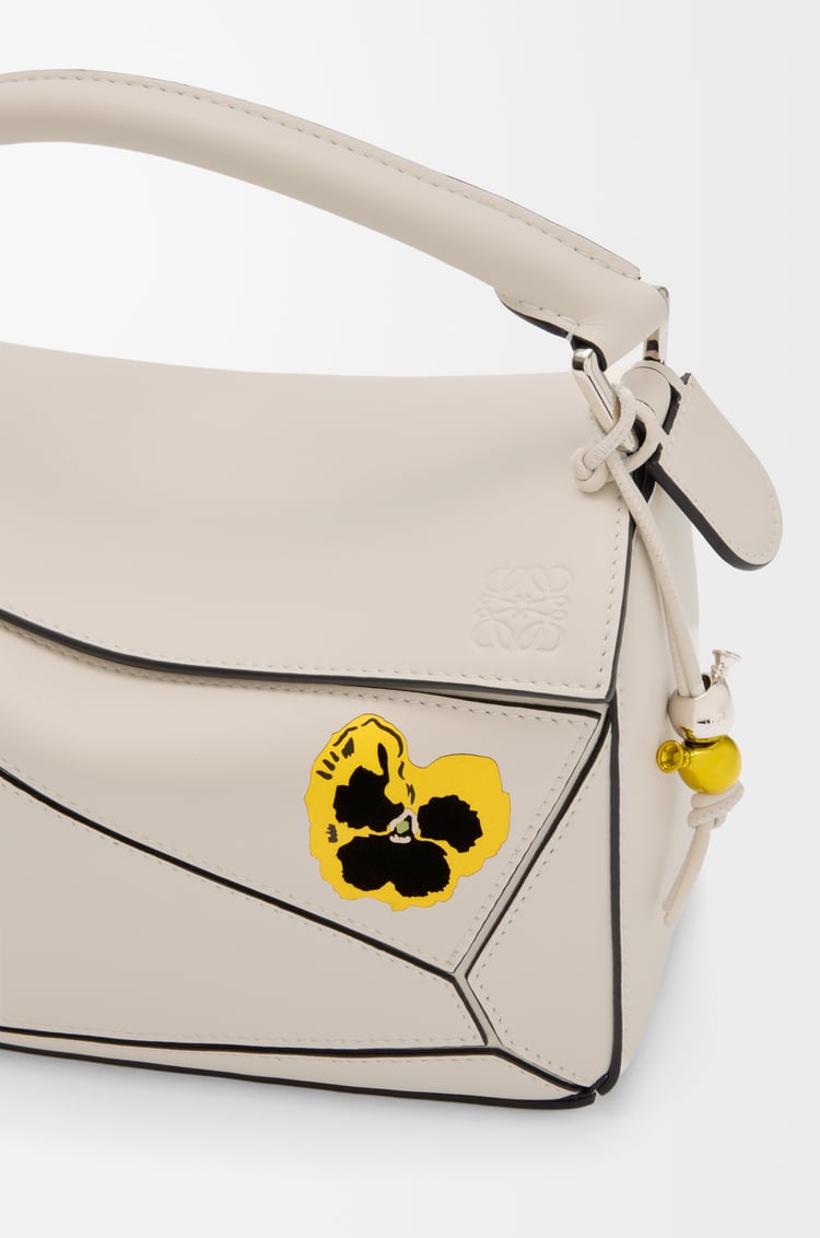 LOEWE 经典牛皮革 Puzzle 10周年 Joe Brainard系列典藏版手袋 柔白色