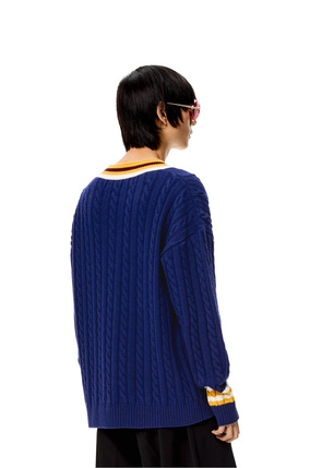 LOEWE Jersey de lana en punto de ochos con cuello de pico Azul plp_rd