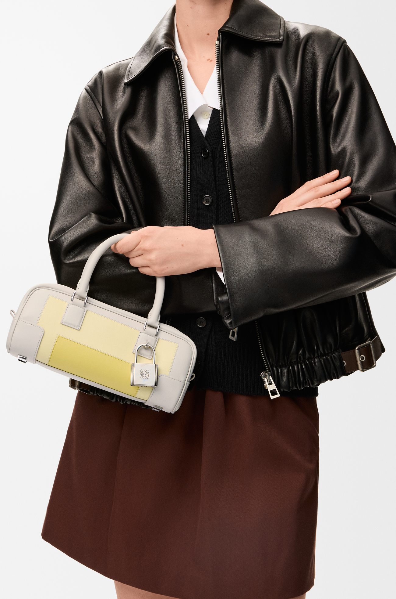 LOEWE 纳帕牛皮革 Amazona Cropped 23 手袋 淡灰色/浅黄晶色