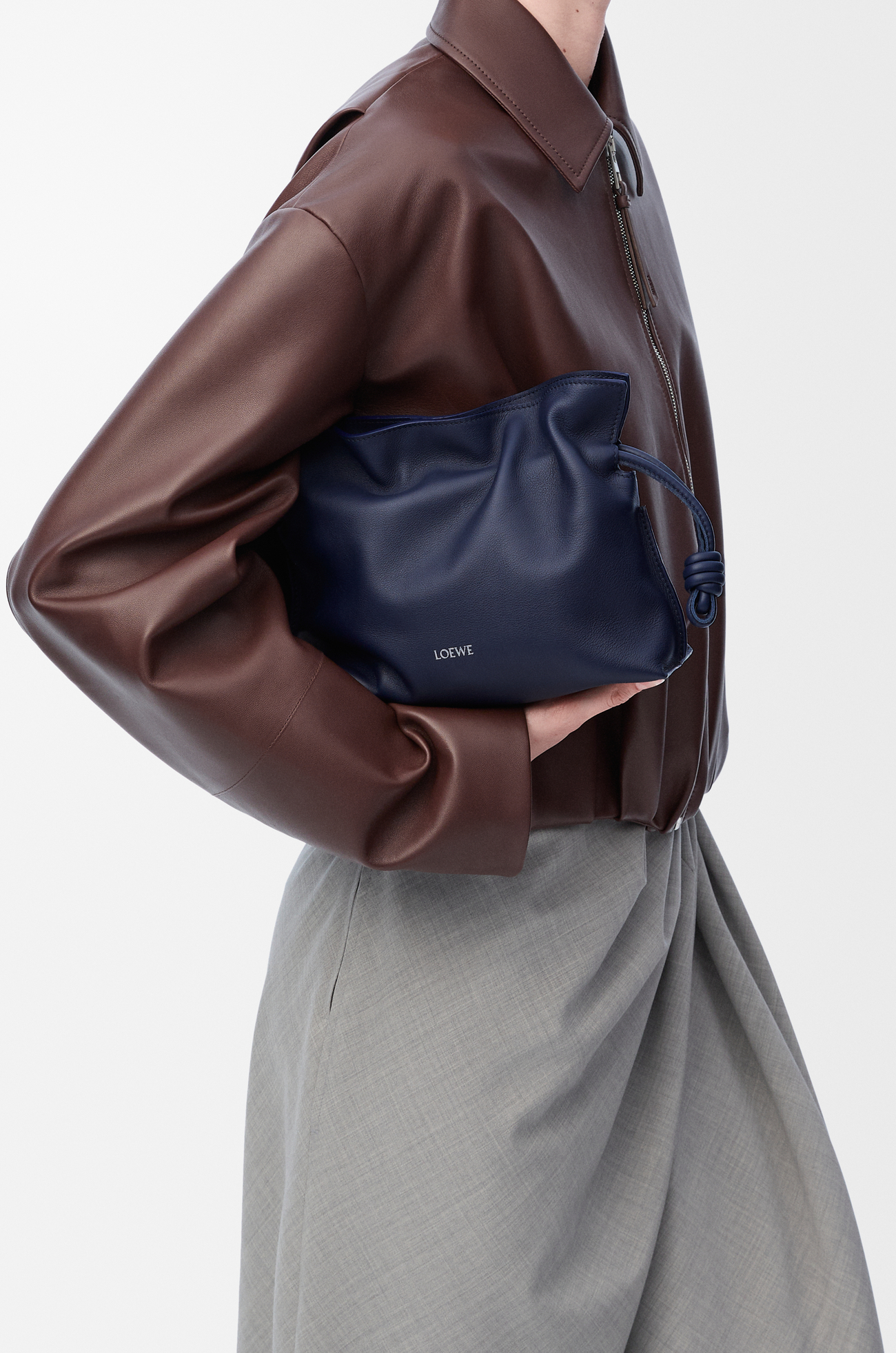 LOEWE Bolso Flamenco Clutch mini en piel napa de ternera Azul Abismo plp_rd