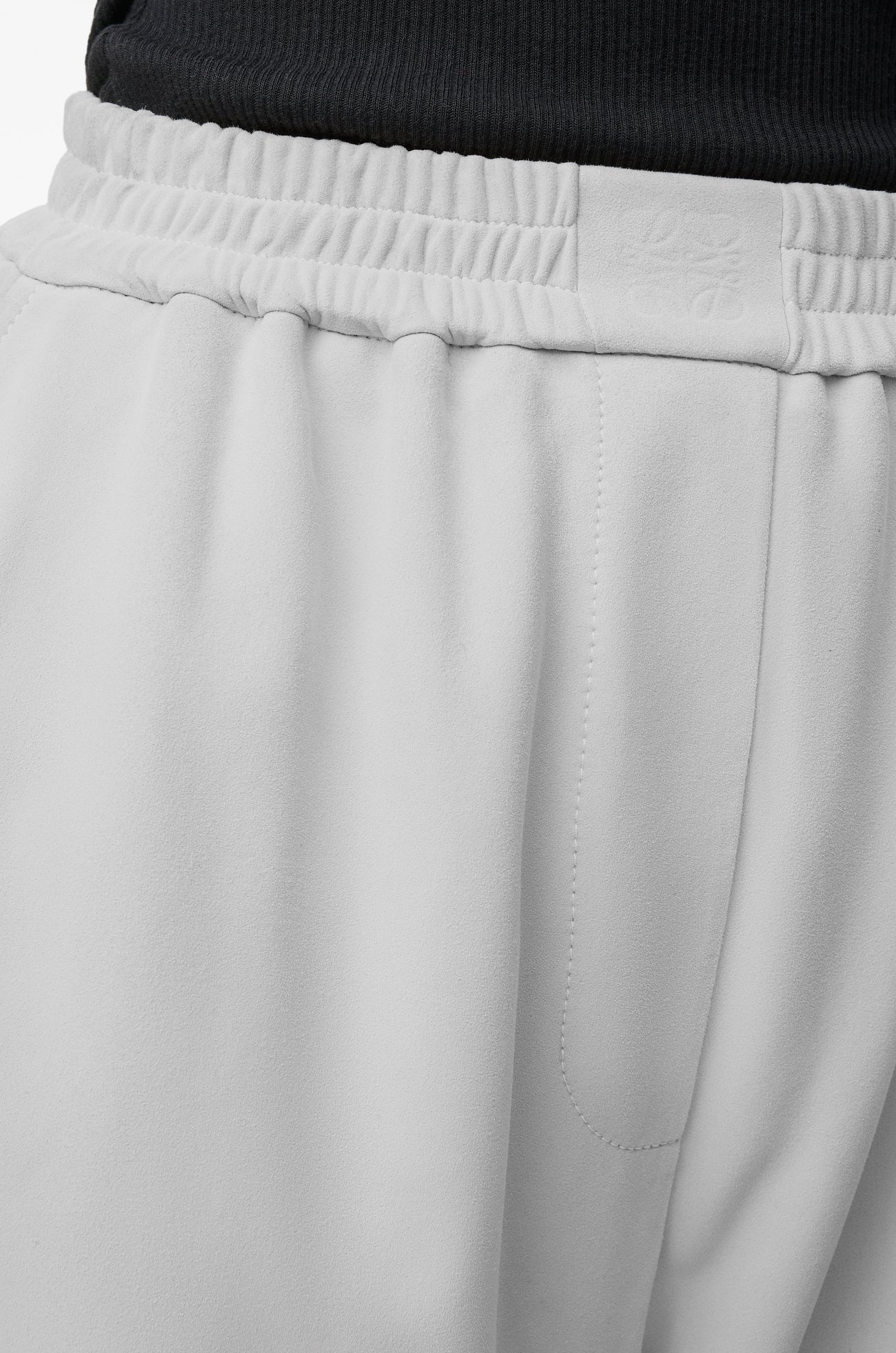 LOEWE Pantalón barrel en ante de piel de cabra Gris Claro