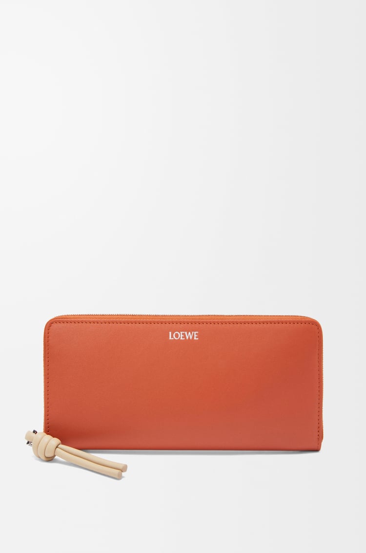 LOEWE ノット ジップアラウンド ウォレット（シャイニーナパカーフ） メープル/ペーパークラフト