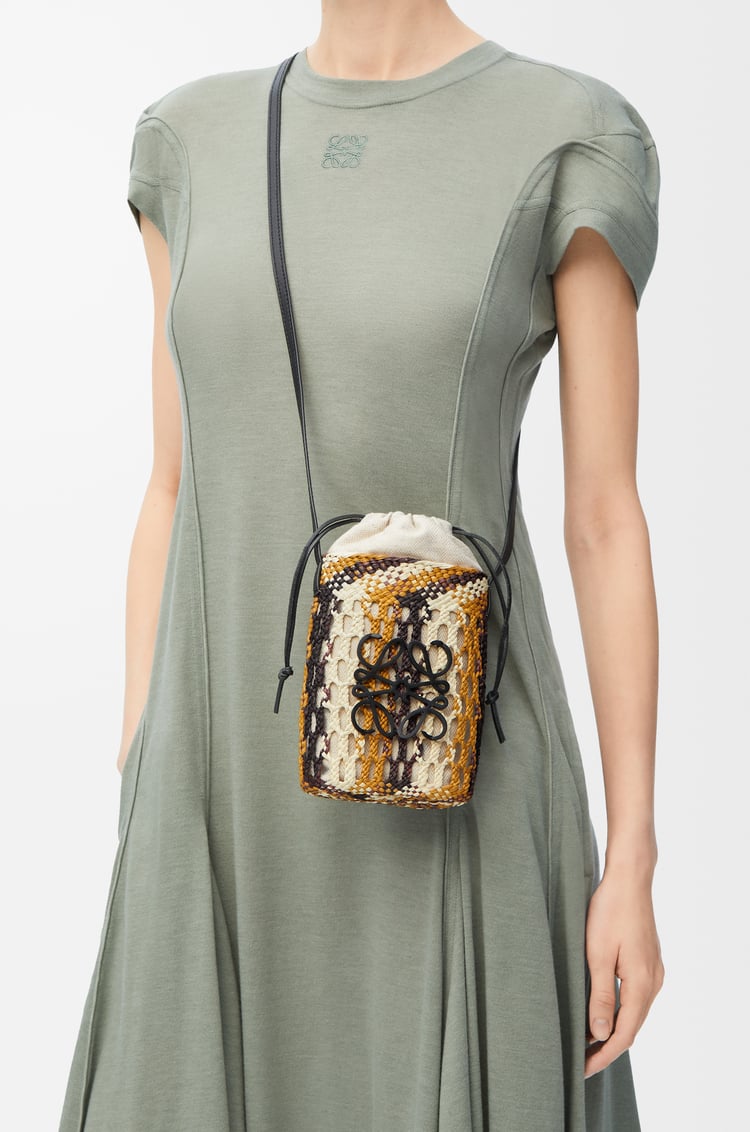 LOEWE Square pocket in iraca palm and calfskin Chocolate/Ochre