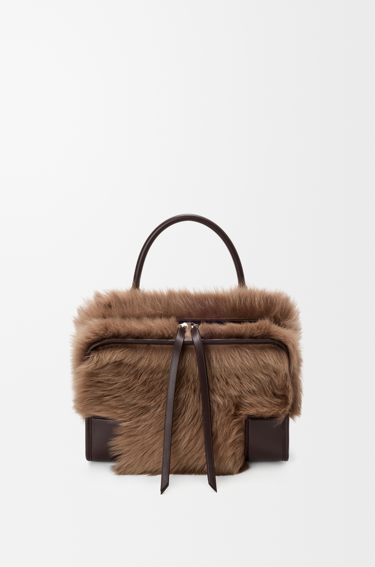 LOEWE 미디엄 아마조나 180 백 - 소프트 카프스킨 & 시어링 브라운/다크 체스트넛