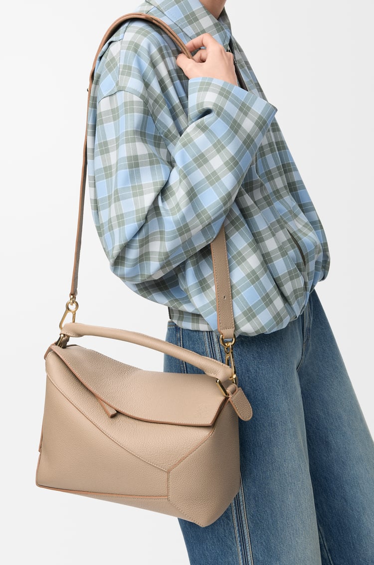 LOEWE Bolso Puzzle en piel de ternera Arena
