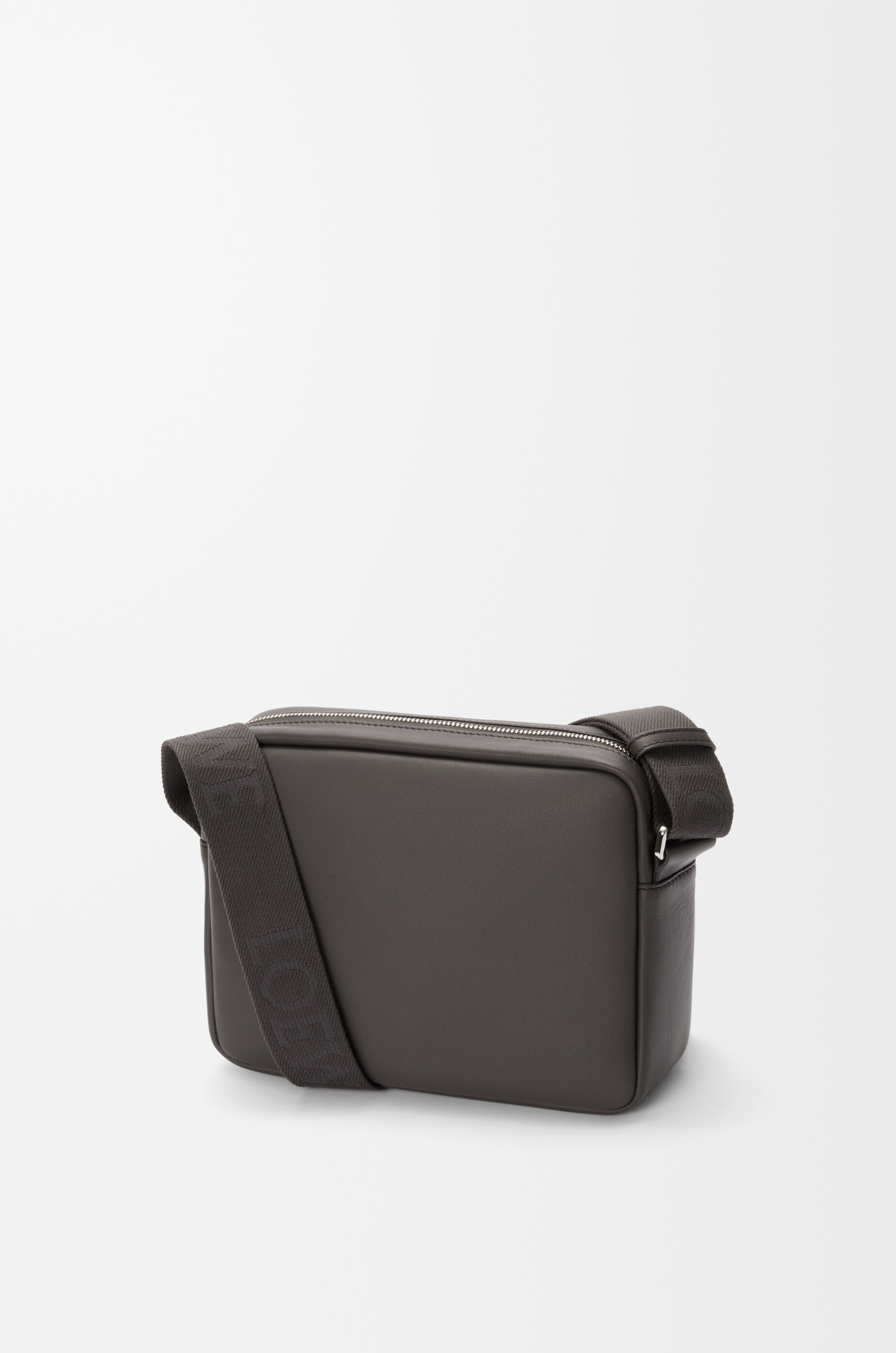 LOEWE　メッセンジャーバッグ ペブル メッセンジャーバッグ スモール（サプルグレインカーフ