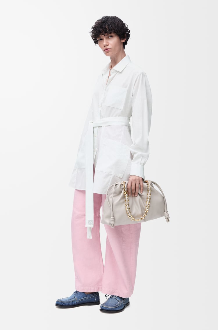 LOEWE Blouse pyjama ceinturée en coton Blanc/Gris