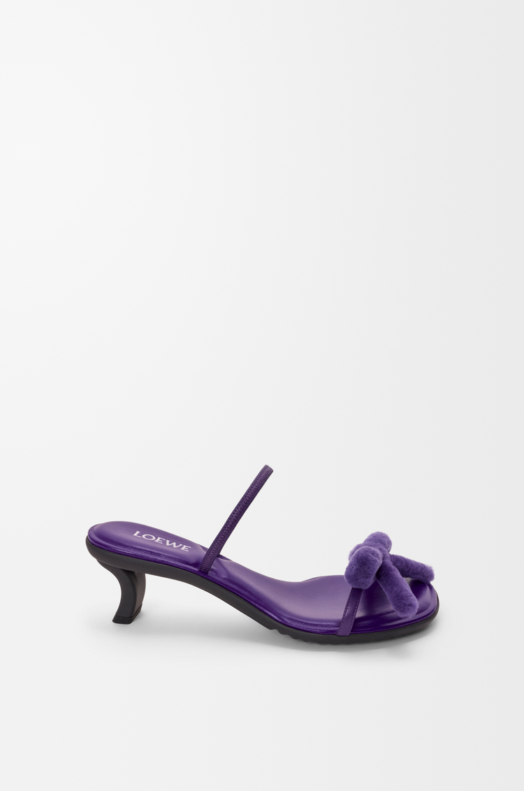 LOEWE Sandales Mimi Bow en cuir d'agneau nappa et peau lainée Deep Purple