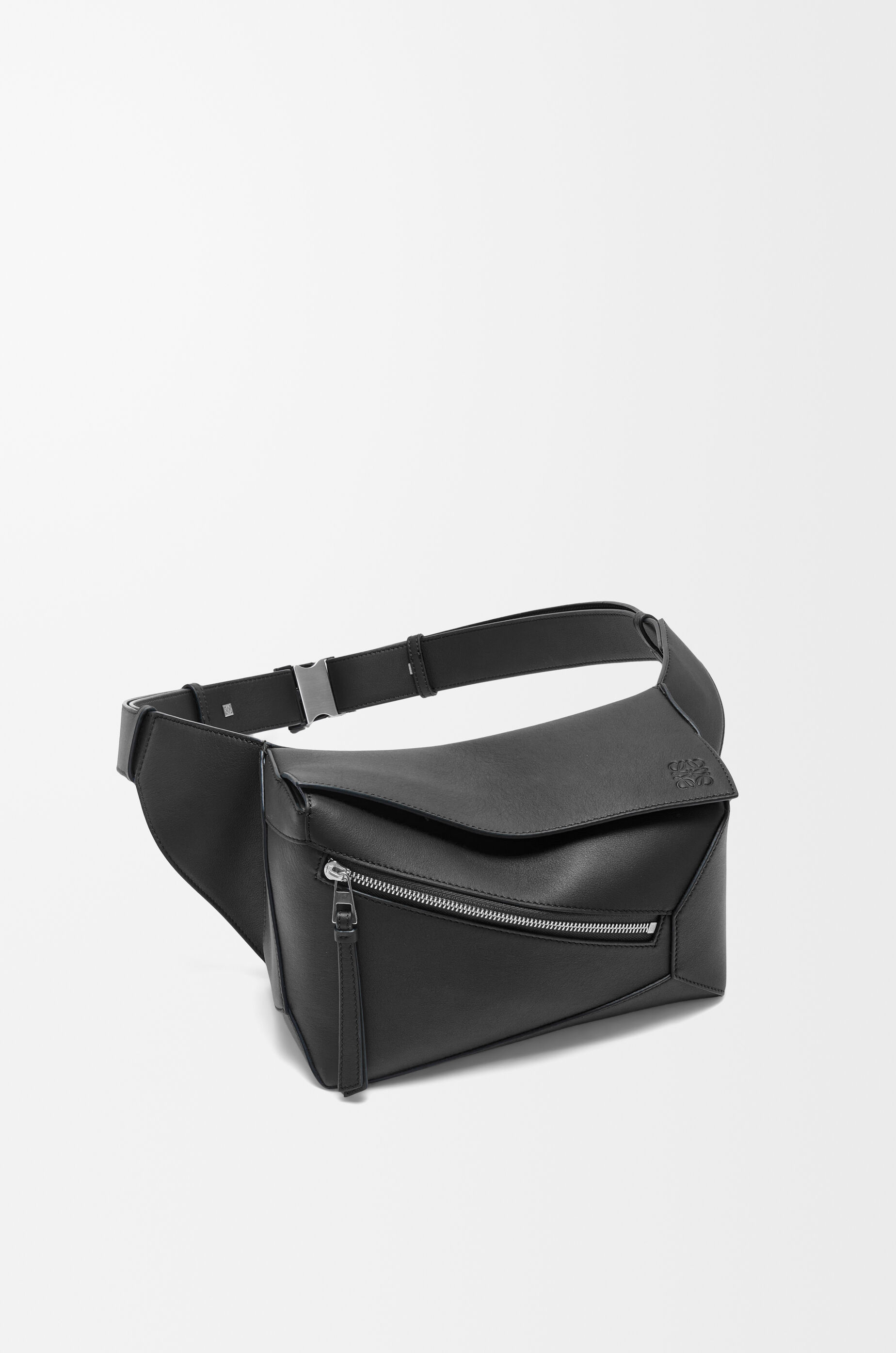 セブンイレブン 冬ギフト 2024 パズル バムバッグ スモール（クラシックカーフ） ブラック - LOEWE バッグ