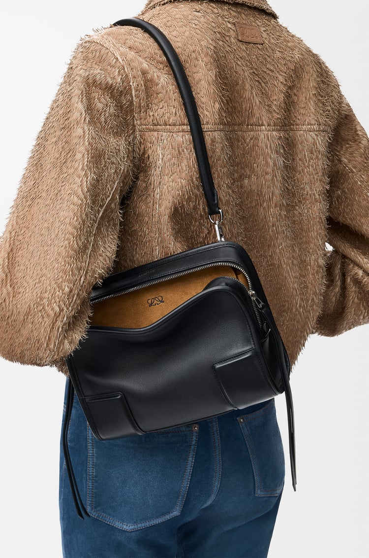 LOEWE Bolso Amazona 180 pequeño en piel de ternera suave Negro