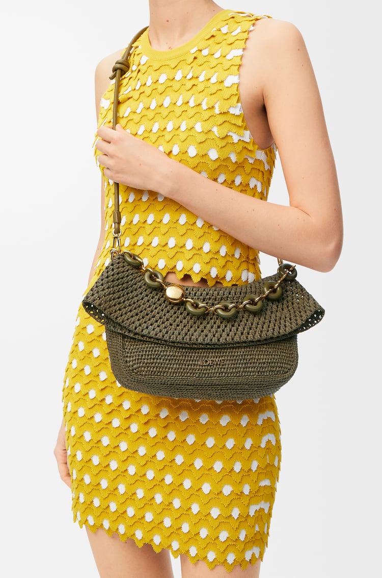 LOEWE Bolso Ola mediano en rafia y piel de ternera Verde Caqui Oscuro