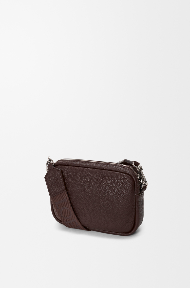 LOEWE 小号柔软粒面牛皮革 Pebble 邮差包 巧克力色