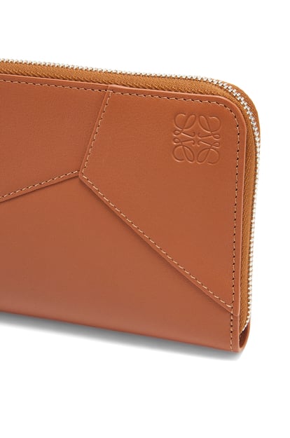 LOEWE Puzzle zip around wallet in classic calfskin Tan plp_rd