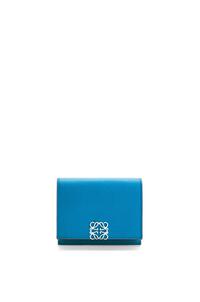 LOEWE Anagram trifold wallet in pebble grain calfskin Lagoon Blue pdp_rd