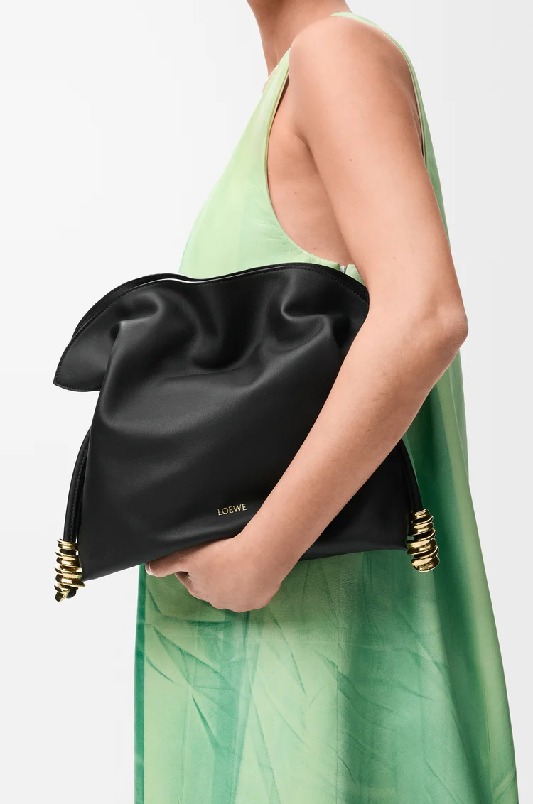 LOEWE Borsa clutch Coil Flamenco media in nappa di vitello Nero