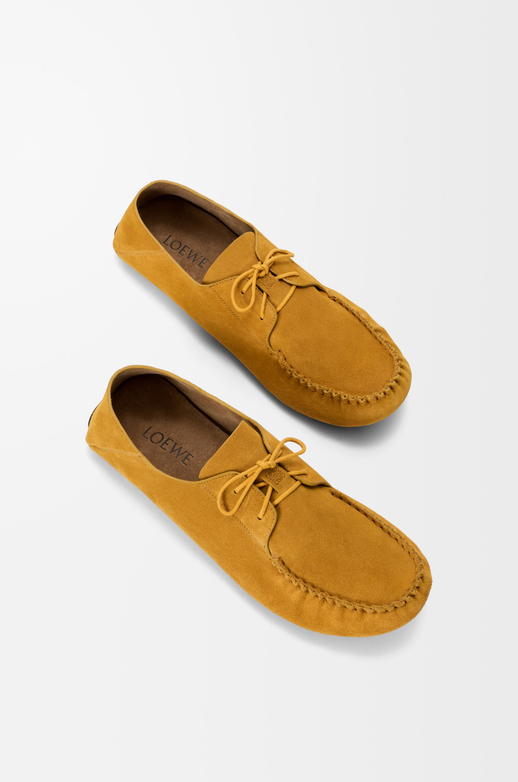 LOEWE Rambla Bootsschuhe aus Kalbswildleder Ocker