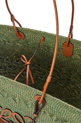 LOEWE 大号伊拉卡棕榈纤维和牛皮革 Anagram Basket 手袋 绿色/棕褐色 plp_rd