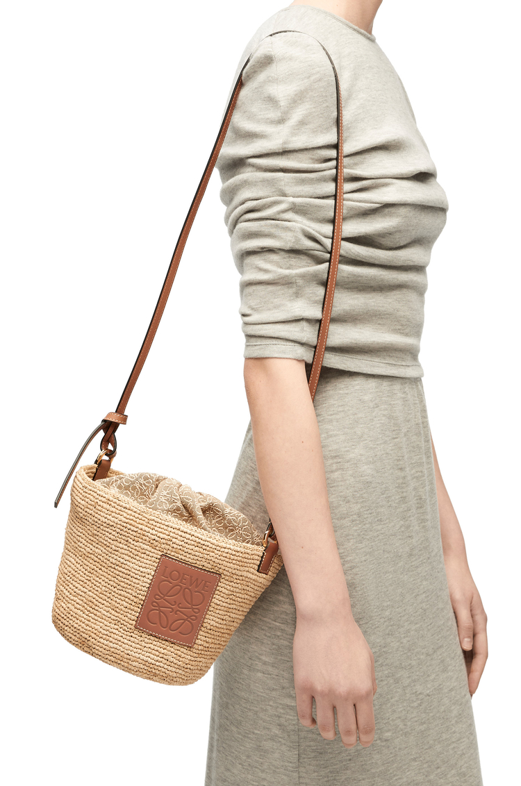 Loewe pochette bag in raffia and calfskin Clearance
