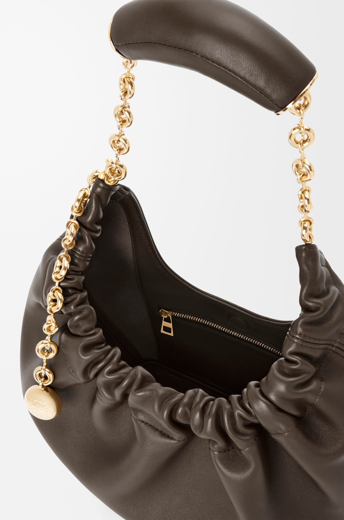 LOEWE Bolso Squeeze pequeño en piel napa de cordero Chocolate