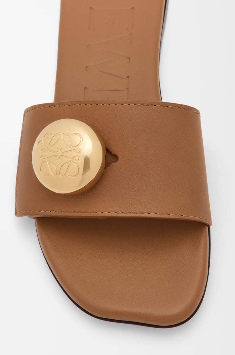 LOEWE ペブル スライド（ソフトカーフ） オーク