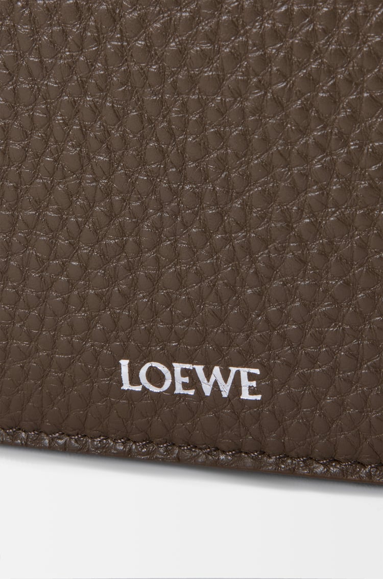 LOEWE ペブル メッセンジャーバッグ ミディアム（サプルグレインカーフ） ツンドラ