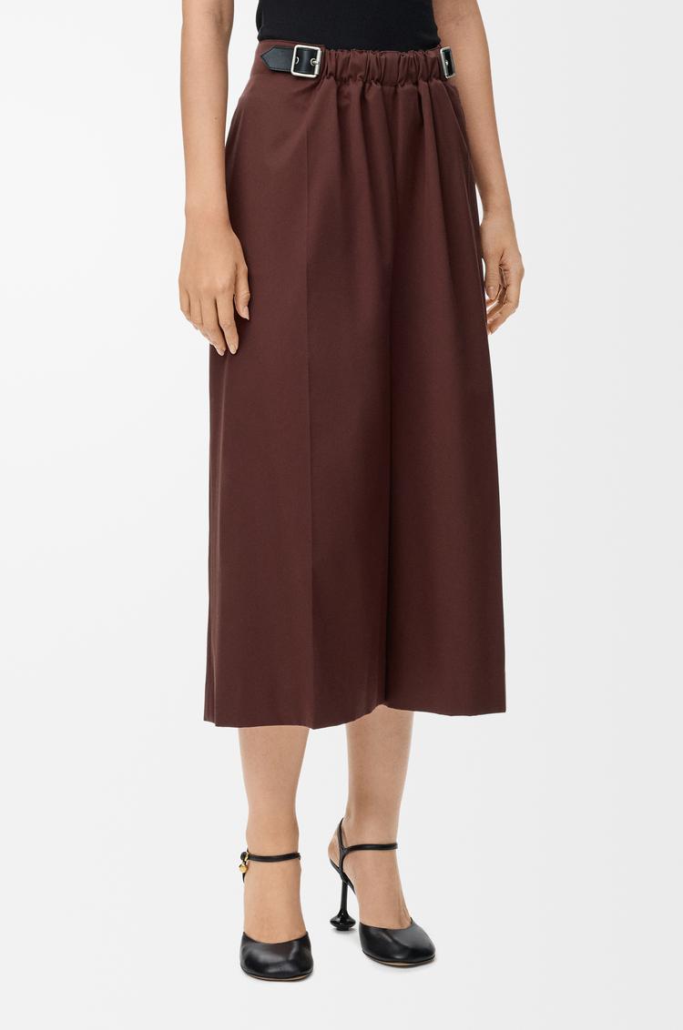 LOEWE Verkürzte Hose mit Gürtel aus Baumwolle und Seide Kaffeebraun