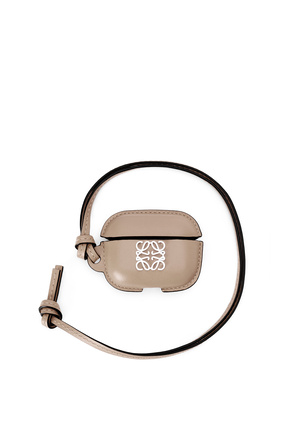 LOEWE AirPod Pro case in smooth calfskin Sand plp_rd