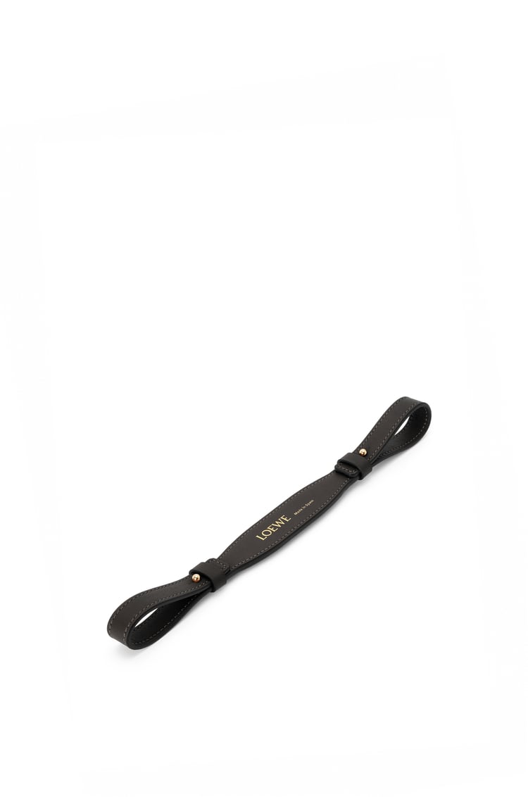 LOEWE Branded short strap in classic calfskin 黑色