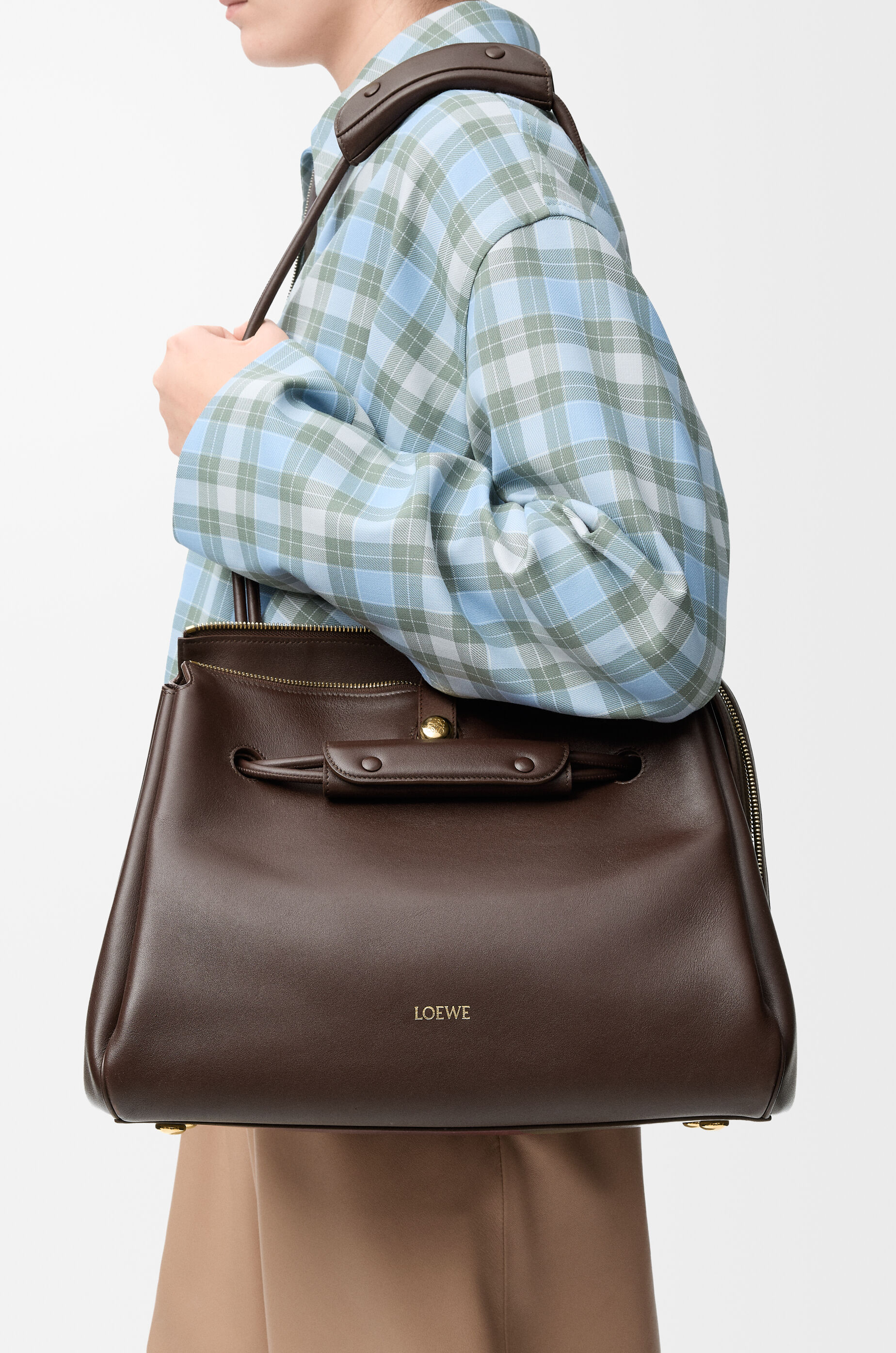 マドリードバッグ スモール（サプルカーフ） ブラウン - LOEWE